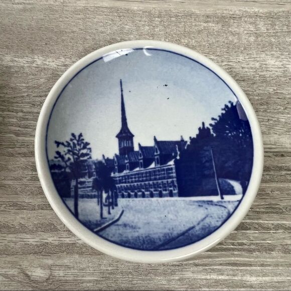 Royal Copenhagen 2010 France Mini Decorative Blue & White Plates Set of 6 - Picture 2 of 9